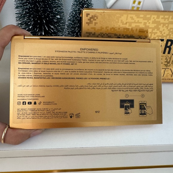HUDA BEAUTY Empowered Eyeshadow Palette - Gold, Purple, Brown - Picture 6 of 8